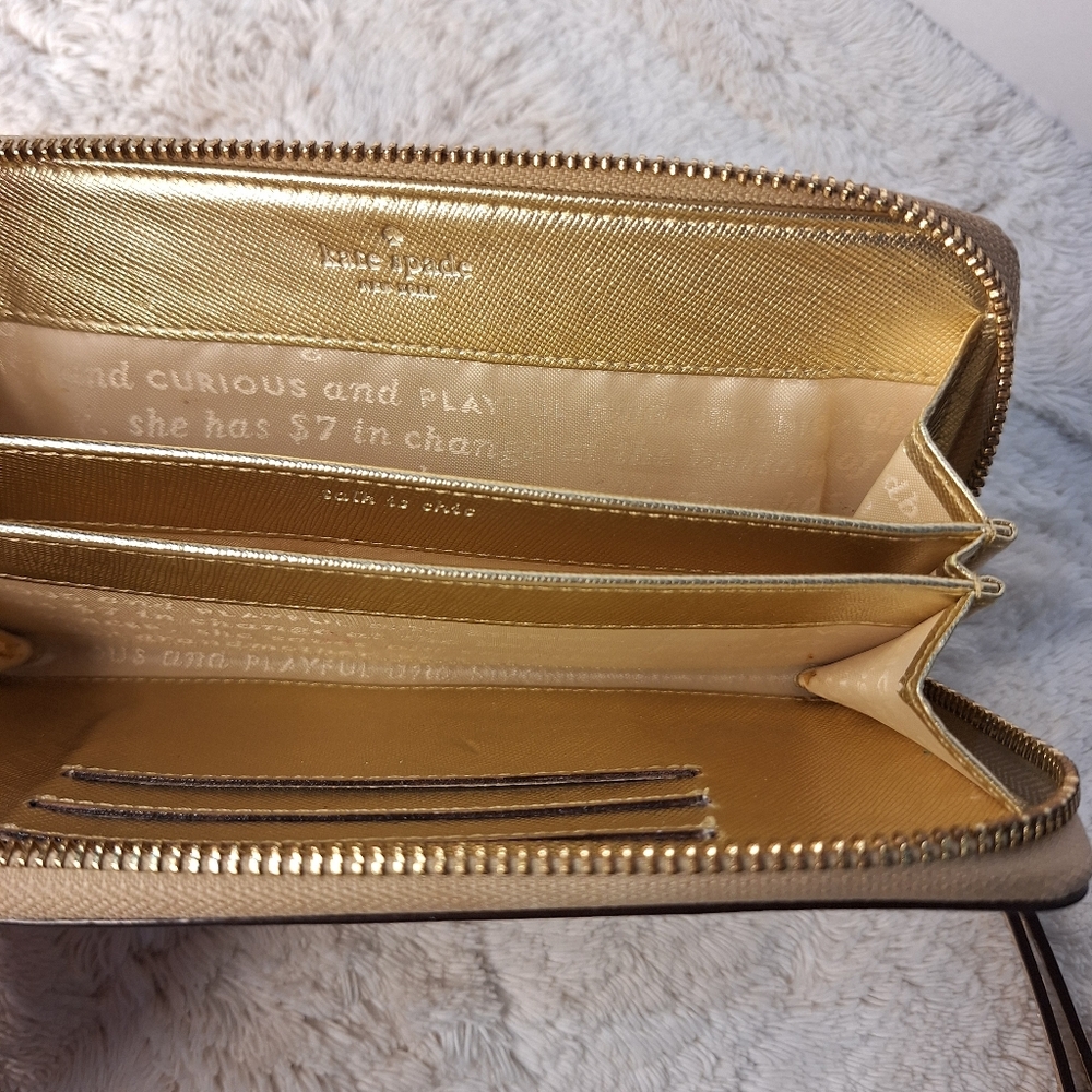 Kate Spade Gold Wallet. - Picture 4 of 9